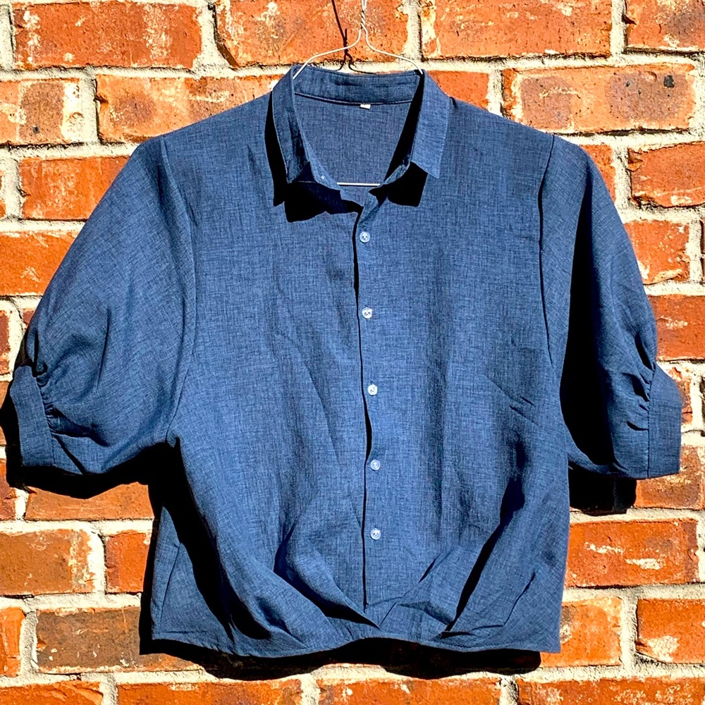 🎉SALE🎉Denim lightweight chambray top. Size L